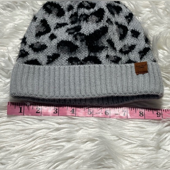 NEW Britts Knits Gray Snow Leopard Women's Pom Hat Beanie - Picture 7 of 9